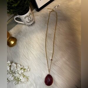 Chico's Cranberry Lucite Gold Long Statement Necklace NWT ⚜️